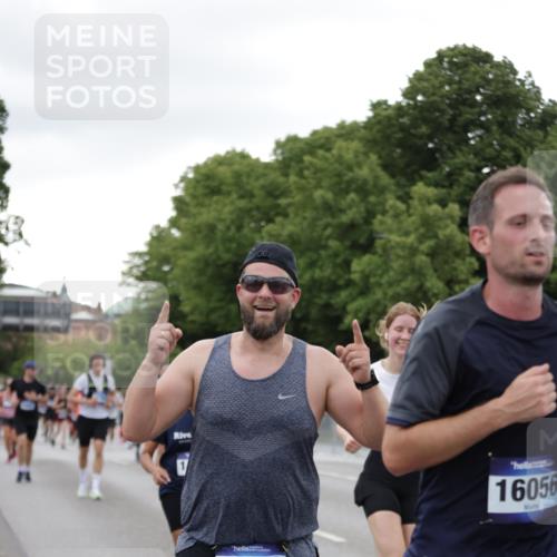 29.06.2025 - hella hamburg halbmarathon Jannik Wohlers http://msf.ph/oto/8152309 29.06.2025 10:52:21 Lombardsbrücke 1369, 1826, 2146, 2362, 2701, 2983, 3140, 3227, 4591, 4729, 7032, 7511, 7737, 8641, 9068, 9070, 9545, 10055, 10600, 10879, 10928, 10981, 11919, 12127, 12128, 12994, 13305, 14009, 14424, 14643, 14704, 14827, 14897, 15438, 15439, 15447, 15867, 15906, 16053, 16056, 16794, 16984, 17002, 17050, 17359, 17896, 18106, 18205, 18645, 18751, 18997, 19063, 19097 meine-sportfotos.de