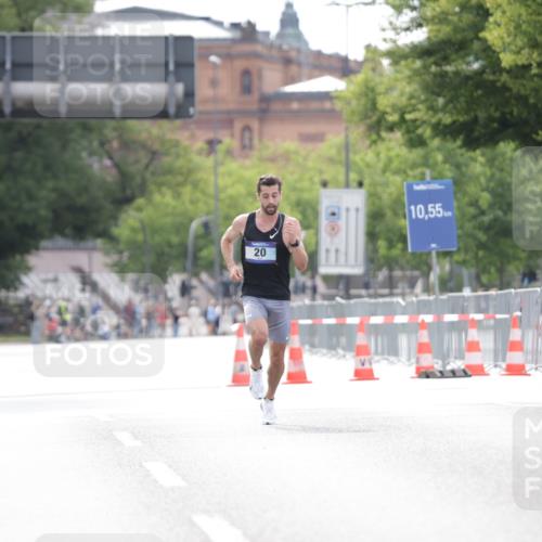 29.06.2025 - hella hamburg halbmarathon Jannik Wohlers http://msf.ph/oto/8152314 29.06.2025 09:31:18 Lombardsbrücke 2, 4, 6, 8, 9, 13, 15, 22, 58 meine-sportfotos.de