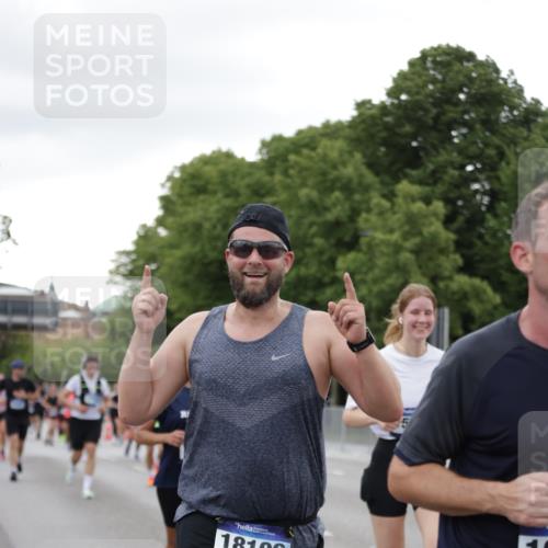 29.06.2025 - hella hamburg halbmarathon Jannik Wohlers http://msf.ph/oto/8152321 29.06.2025 10:52:21 Lombardsbrücke 1369, 1826, 2146, 2362, 2701, 2983, 3140, 3227, 4591, 4729, 7032, 7511, 7737, 8641, 9068, 9070, 9545, 10055, 10600, 10879, 10928, 10981, 11919, 12127, 12128, 12994, 13305, 14009, 14424, 14643, 14704, 14827, 14897, 15438, 15439, 15447, 15867, 15906, 16053, 16056, 16794, 16984, 17002, 17050, 17359, 17896, 18106, 18205, 18645, 18751, 18997, 19063, 19097 meine-sportfotos.de