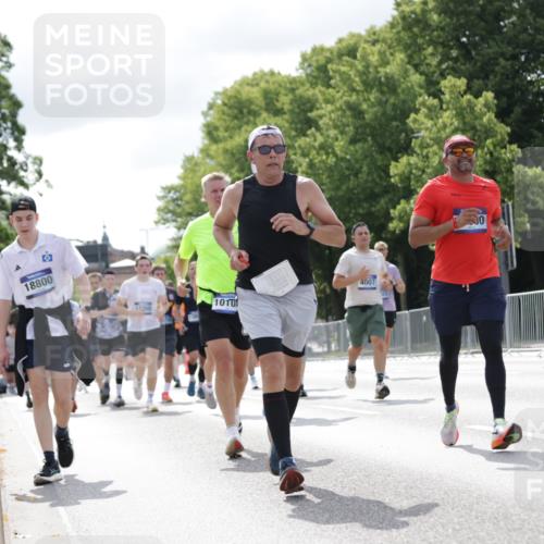 29.06.2025 - hella hamburg halbmarathon Jannik Wohlers http://msf.ph/oto/8152339 29.06.2025 10:15:15 Lombardsbrücke 1440, 2110, 2989, 3417, 4007, 4466, 4492, 4494, 5069, 5739, 6376, 6576, 9192, 9657, 10108, 10775, 12469, 12521, 13179, 13197, 13818, 13951, 14413, 14423, 14550, 14552, 14630, 15307, 15570, 15710, 15988, 16041, 16923, 16938, 17350, 18150, 18957 meine-sportfotos.de