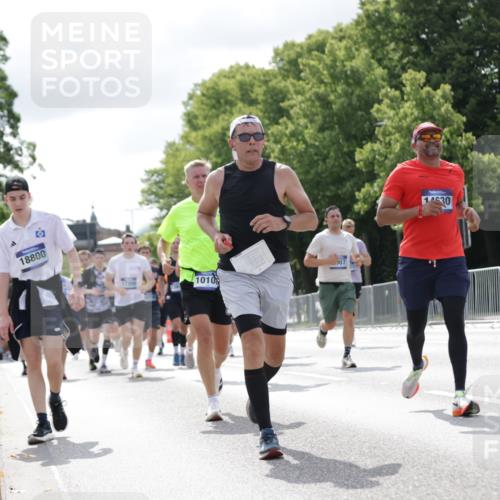 29.06.2025 - hella hamburg halbmarathon Jannik Wohlers http://msf.ph/oto/8152345 29.06.2025 10:15:15 Lombardsbrücke 1440, 2110, 2989, 3417, 4007, 4466, 4492, 4494, 5069, 5739, 6376, 6576, 9192, 9657, 10108, 10775, 12469, 12521, 13179, 13197, 13818, 13951, 14413, 14423, 14550, 14552, 14630, 15307, 15570, 15710, 15988, 16041, 16923, 16938, 17350, 18150, 18957 meine-sportfotos.de