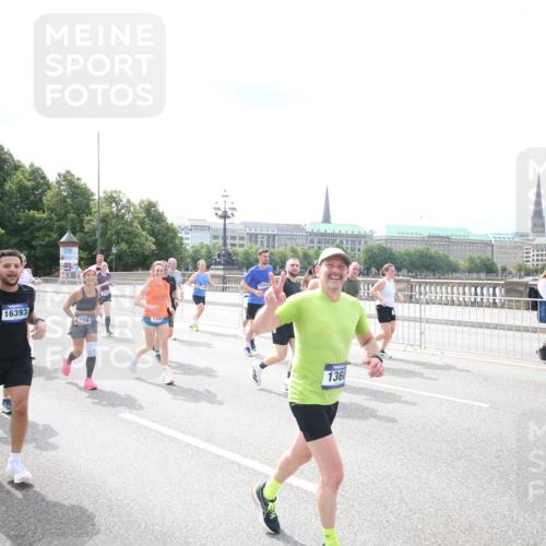 29.06.2025 - hella hamburg halbmarathon Jannik Wohlers http://msf.ph/oto/8152353 29.06.2025 10:42:01 Lombardsbrücke 1150, 1360, 1624, 1929, 1957, 1994, 2069, 2134, 2538, 2580, 3605, 3874, 4353, 4778, 4891, 4892, 5403, 5419, 5810, 6828, 6917, 7040, 7260, 7557, 7666, 8459, 8525, 8526, 8712, 8816, 9370, 9980, 10532, 10734, 10842, 10872, 10899, 11074, 11075, 11463, 11464, 11468, 11550, 11677, 12403, 12684, 12854, 12903, 12904, 13250, 13406, 13456, 13952, 13953, 14042, 14084, 14108, 14328, 14405, 14426, 14468, 14585, 14636, 14769, 15004, 15155, 15912, 15977, 16215, 16352 meine-sportfotos.de