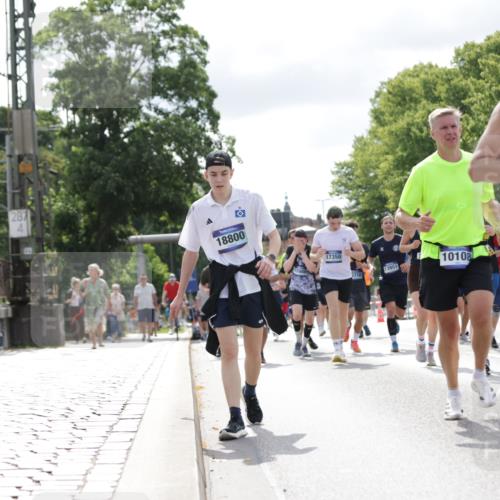 29.06.2025 - hella hamburg halbmarathon Jannik Wohlers http://msf.ph/oto/8152354 29.06.2025 10:15:16 Lombardsbrücke 1440, 2110, 2989, 3417, 4007, 4466, 4492, 4494, 5069, 5739, 6376, 6576, 7941, 7942, 9192, 9657, 10108, 10608, 10775, 12469, 13179, 13818, 13951, 14413, 14423, 14550, 14552, 14630, 15307, 15570, 15710, 15988, 16041, 16923, 16938, 17350, 18150, 18957 meine-sportfotos.de
