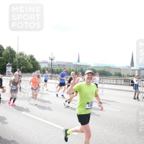 29.06.2025 - hella hamburg halbmarathon Jannik Wohlers http://msf.ph/oto/8152359 29.06.2025 10:42:01 Lombardsbrücke 1150, 1360, 1624, 1929, 1957, 1994, 2069, 2134, 2538, 2580, 3605, 3874, 4353, 4778, 4891, 4892, 5403, 5419, 5810, 6828, 6917, 7040, 7260, 7557, 7666, 8459, 8525, 8526, 8712, 8816, 9370, 9980, 10532, 10734, 10842, 10872, 10899, 11074, 11075, 11463, 11464, 11468, 11550, 11677, 12403, 12684, 12854, 12903, 12904, 13250, 13406, 13456, 13952, 13953, 14042, 14084, 14108, 14328, 14405, 14426, 14468, 14585, 14636, 14769, 15004, 15155, 15912, 15977, 16215, 16352 meine-sportfotos.de