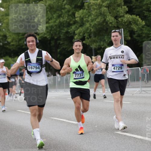 29.06.2025 - hella hamburg halbmarathon Jannik Wohlers http://msf.ph/oto/8152379 29.06.2025 10:52:24 Lombardsbrücke 1369, 1826, 2146, 2362, 2701, 3140, 3227, 4591, 4729, 7032, 7737, 8641, 9545, 10055, 10600, 10879, 10981, 11919, 12127, 12128, 12994, 14009, 14643, 14704, 14765, 14827, 14897, 15438, 15439, 15447, 15867, 15906, 16053, 16056, 16794, 16961, 16984, 17050, 17359, 17896, 18106, 18205, 18645, 18751, 18997, 19063, 19097 meine-sportfotos.de
