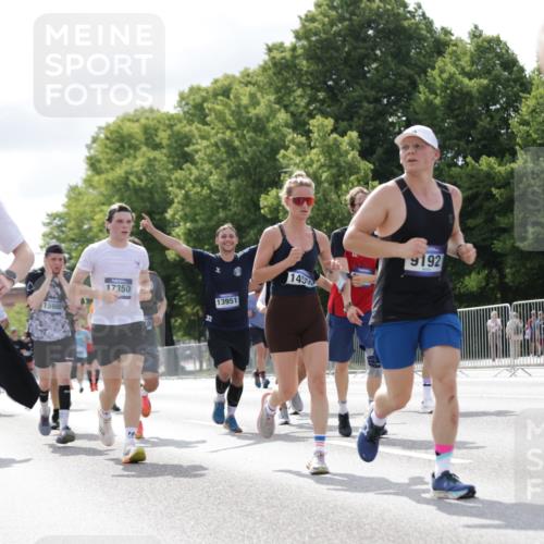 29.06.2025 - hella hamburg halbmarathon Jannik Wohlers http://msf.ph/oto/8152398 29.06.2025 10:15:18 Lombardsbrücke 1440, 2110, 2989, 3417, 4007, 4466, 4492, 4494, 5069, 6376, 6576, 7941, 7942, 9192, 9657, 10108, 10608, 10775, 12469, 13179, 13818, 13951, 14413, 14423, 14550, 14552, 14630, 15307, 15570, 15710, 15988, 16041, 16923, 16938, 17350, 18150, 18957 meine-sportfotos.de