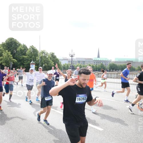 29.06.2025 - hella hamburg halbmarathon Jannik Wohlers http://msf.ph/oto/8152408 29.06.2025 10:42:02 Lombardsbrücke 1150, 1360, 1624, 1929, 1957, 1994, 2069, 2134, 2538, 2580, 3605, 3874, 4353, 4778, 4891, 4892, 5403, 5419, 5810, 6828, 7040, 7260, 7557, 7666, 8459, 8525, 8526, 8712, 8816, 9370, 9980, 10532, 10842, 10872, 10899, 11074, 11075, 11463, 11464, 11468, 11550, 11677, 12403, 12684, 12854, 12903, 12904, 13250, 13406, 13456, 13952, 13953, 14042, 14084, 14108, 14328, 14405, 14426, 14468, 14556, 14585, 14636, 14769, 15004, 15155, 15219, 15912, 15977, 16215, 16352 meine-sportfotos.de