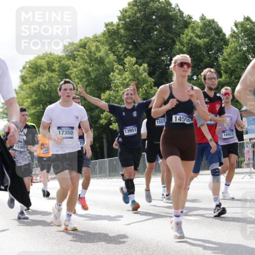 29.06.2025 - hella hamburg halbmarathon Jannik Wohlers http://msf.ph/oto/8152419 29.06.2025 10:15:19 Lombardsbrücke 1440, 2110, 2989, 3417, 4007, 4466, 4492, 4494, 5069, 6376, 6576, 7941, 7942, 9192, 9657, 10108, 10608, 10775, 12469, 13179, 13818, 13951, 14413, 14423, 14550, 14552, 14559, 14630, 15307, 15570, 15710, 15988, 16041, 16606, 16923, 16938, 17350, 18150, 18957 meine-sportfotos.de