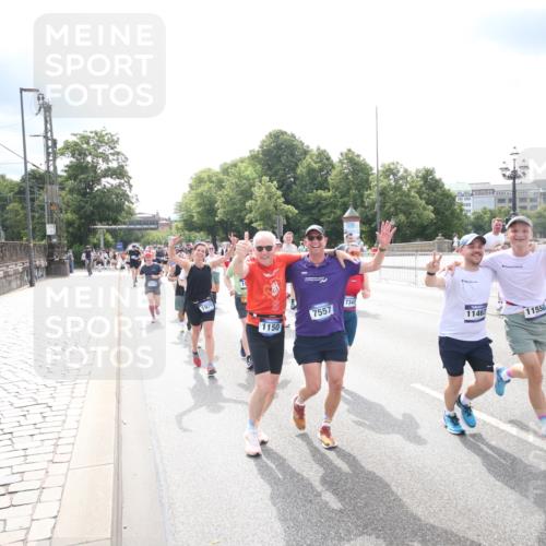 29.06.2025 - hella hamburg halbmarathon Jannik Wohlers http://msf.ph/oto/8152423 29.06.2025 10:42:03 Lombardsbrücke 1150, 1360, 1624, 1929, 1957, 1994, 2069, 2134, 2538, 2580, 3605, 3874, 4353, 4778, 4891, 4892, 5403, 5419, 5810, 6828, 7040, 7260, 7557, 7666, 8459, 8525, 8526, 8529, 8712, 8816, 9370, 9980, 10532, 10842, 10872, 10899, 11074, 11075, 11463, 11468, 11550, 11677, 12403, 12684, 12854, 12903, 12904, 13250, 13406, 13456, 13952, 13953, 14042, 14084, 14108, 14170, 14328, 14405, 14426, 14468, 14556, 14585, 14636, 14769, 15004, 15155, 15219, 15221, 15912, 15977, 16215, 16352 meine-sportfotos.de