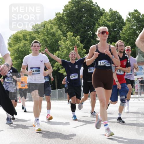 29.06.2025 - hella hamburg halbmarathon Jannik Wohlers http://msf.ph/oto/8152429 29.06.2025 10:15:19 Lombardsbrücke 1440, 2110, 2989, 3417, 4007, 4466, 4492, 4494, 5069, 6376, 6576, 7941, 7942, 9192, 9657, 10108, 10608, 10775, 12469, 13179, 13818, 13951, 14413, 14423, 14550, 14552, 14559, 14630, 15307, 15570, 15710, 15988, 16041, 16606, 16923, 16938, 17350, 18150, 18957 meine-sportfotos.de