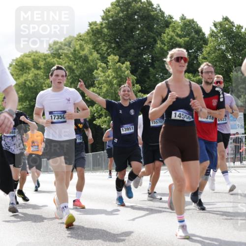 29.06.2025 - hella hamburg halbmarathon Jannik Wohlers http://msf.ph/oto/8152441 29.06.2025 10:15:19 Lombardsbrücke 1440, 2110, 2989, 3417, 4007, 4466, 4492, 4494, 5069, 6376, 6576, 7941, 7942, 9192, 9657, 10108, 10608, 10775, 12469, 13179, 13818, 13951, 14413, 14423, 14550, 14552, 14559, 14630, 15307, 15570, 15710, 15988, 16041, 16606, 16923, 16938, 17350, 18150, 18957 meine-sportfotos.de
