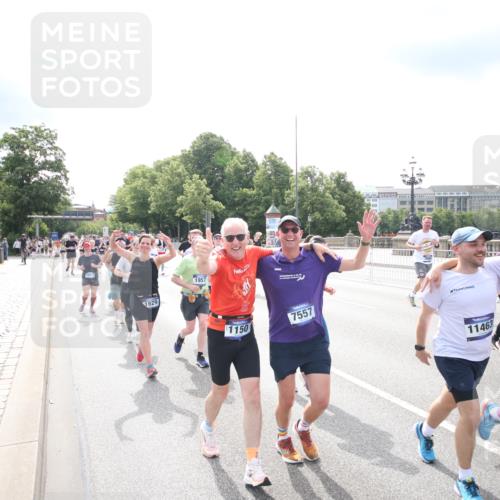 29.06.2025 - hella hamburg halbmarathon Jannik Wohlers http://msf.ph/oto/8152450 29.06.2025 10:42:04 Lombardsbrücke 1150, 1360, 1624, 1929, 1957, 1994, 2069, 2134, 2538, 2580, 3605, 3874, 4353, 4778, 4891, 4892, 5403, 5417, 5810, 6828, 7040, 7260, 7557, 7666, 8459, 8525, 8526, 8529, 8712, 8816, 9980, 10454, 10532, 10842, 10872, 10899, 11463, 11550, 11677, 12403, 12684, 12854, 12903, 12904, 13250, 13406, 13456, 13952, 13953, 14042, 14084, 14108, 14170, 14328, 14405, 14426, 14468, 14556, 14585, 14636, 14769, 15004, 15219, 15221, 15912, 15977, 16215, 16352, 16612 meine-sportfotos.de