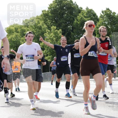 29.06.2025 - hella hamburg halbmarathon Jannik Wohlers http://msf.ph/oto/8152454 29.06.2025 10:15:19 Lombardsbrücke 1440, 2110, 2989, 3417, 4007, 4466, 4492, 4494, 5069, 6376, 6576, 7941, 7942, 9192, 9657, 10108, 10608, 10775, 12469, 13179, 13818, 13951, 14413, 14423, 14550, 14552, 14559, 14630, 15307, 15570, 15710, 15988, 16041, 16606, 16923, 16938, 17350, 18150, 18957 meine-sportfotos.de