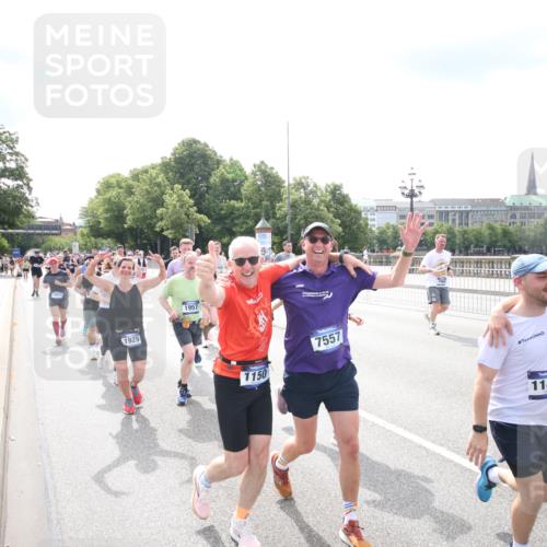 29.06.2025 - hella hamburg halbmarathon Jannik Wohlers http://msf.ph/oto/8152461 29.06.2025 10:42:04 Lombardsbrücke 1150, 1360, 1624, 1929, 1957, 1994, 2069, 2134, 2538, 2580, 3605, 3874, 4353, 4778, 4891, 4892, 5403, 5417, 5810, 6828, 7040, 7260, 7557, 7666, 8459, 8525, 8526, 8529, 8712, 8816, 9980, 10454, 10532, 10842, 10872, 10899, 11463, 11550, 11677, 12403, 12684, 12854, 12903, 12904, 13250, 13406, 13456, 13952, 13953, 14042, 14084, 14108, 14170, 14328, 14405, 14426, 14468, 14556, 14585, 14636, 14769, 15004, 15219, 15221, 15912, 15977, 16215, 16352, 16612 meine-sportfotos.de
