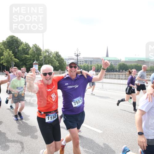 29.06.2025 - hella hamburg halbmarathon Jannik Wohlers http://msf.ph/oto/8152480 29.06.2025 10:42:04 Lombardsbrücke 1150, 1360, 1624, 1929, 1957, 1994, 2069, 2134, 2538, 2580, 3605, 3874, 4353, 4778, 4891, 4892, 5403, 5417, 5810, 6828, 7040, 7260, 7557, 7666, 8459, 8525, 8526, 8529, 8712, 8816, 9980, 10454, 10532, 10842, 10872, 10899, 11463, 11550, 11677, 12403, 12684, 12854, 12903, 12904, 13250, 13406, 13456, 13952, 13953, 14042, 14084, 14108, 14170, 14328, 14405, 14426, 14468, 14556, 14585, 14636, 14769, 15004, 15219, 15221, 15912, 15977, 16215, 16352, 16612 meine-sportfotos.de