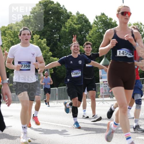 29.06.2025 - hella hamburg halbmarathon Jannik Wohlers http://msf.ph/oto/8152484 29.06.2025 10:15:20 Lombardsbrücke 1440, 2110, 2989, 3167, 3417, 4007, 4466, 4492, 4494, 5069, 6376, 6576, 7941, 7942, 9192, 9657, 10108, 10608, 10775, 12469, 13179, 13818, 13951, 14413, 14423, 14550, 14552, 14559, 14630, 15307, 15570, 15710, 15988, 16041, 16348, 16606, 16923, 16938, 17350, 18150, 18957 meine-sportfotos.de