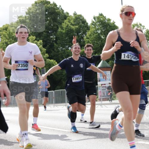29.06.2025 - hella hamburg halbmarathon Jannik Wohlers http://msf.ph/oto/8152489 29.06.2025 10:15:20 Lombardsbrücke 1440, 2110, 2989, 3167, 3417, 4007, 4466, 4492, 4494, 5069, 6376, 6576, 7941, 7942, 9192, 9657, 10108, 10608, 10775, 12469, 13179, 13818, 13951, 14413, 14423, 14550, 14552, 14559, 14630, 15307, 15570, 15710, 15988, 16041, 16348, 16606, 16923, 16938, 17350, 18150, 18957 meine-sportfotos.de