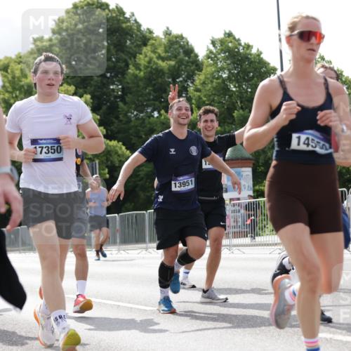 29.06.2025 - hella hamburg halbmarathon Jannik Wohlers http://msf.ph/oto/8152496 29.06.2025 10:15:20 Lombardsbrücke 1440, 2110, 2989, 3167, 3417, 4007, 4466, 4492, 4494, 5069, 6376, 6576, 7941, 7942, 9192, 9657, 10108, 10608, 10775, 12469, 13179, 13818, 13951, 14413, 14423, 14550, 14552, 14559, 14630, 15307, 15570, 15710, 15988, 16041, 16348, 16606, 16923, 16938, 17350, 18150, 18957 meine-sportfotos.de