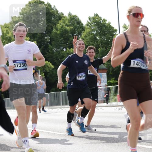 29.06.2025 - hella hamburg halbmarathon Jannik Wohlers http://msf.ph/oto/8152502 29.06.2025 10:15:20 Lombardsbrücke 1440, 2110, 2989, 3167, 3417, 4007, 4466, 4492, 4494, 5069, 6376, 6576, 7941, 7942, 9192, 9657, 10108, 10608, 10775, 12469, 13179, 13818, 13951, 14413, 14423, 14550, 14552, 14559, 14630, 15307, 15570, 15710, 15988, 16041, 16348, 16606, 16923, 16938, 17350, 18150, 18957 meine-sportfotos.de