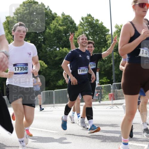 29.06.2025 - hella hamburg halbmarathon Jannik Wohlers http://msf.ph/oto/8152514 29.06.2025 10:15:20 Lombardsbrücke 1440, 2110, 2989, 3167, 3417, 4007, 4466, 4492, 4494, 5069, 6376, 6576, 7941, 7942, 9192, 9657, 10108, 10608, 10775, 12469, 13179, 13818, 13951, 14413, 14423, 14550, 14552, 14559, 14630, 15307, 15570, 15710, 15988, 16041, 16348, 16606, 16923, 16938, 17350, 18150, 18957 meine-sportfotos.de