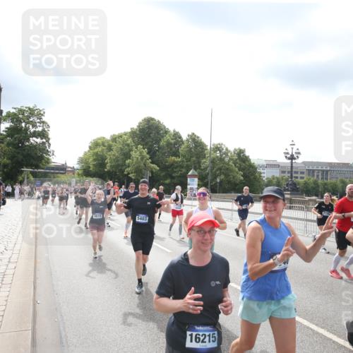 29.06.2025 - hella hamburg halbmarathon Jannik Wohlers http://msf.ph/oto/8152520 29.06.2025 10:42:07 Lombardsbrücke 1150, 1360, 1929, 1957, 1994, 2069, 2134, 2538, 2580, 2940, 2941, 3605, 3874, 4334, 4778, 4891, 4892, 5403, 5417, 5810, 6120, 6764, 6828, 7040, 7260, 7513, 7557, 7666, 8525, 8526, 8529, 8816, 9980, 10454, 10532, 10872, 10899, 11463, 11550, 11677, 12684, 12854, 13241, 13250, 13406, 13776, 14042, 14084, 14170, 14328, 14405, 14426, 14468, 14556, 14636, 14769, 15004, 15219, 15221, 15912, 15977, 16215, 16352, 16612 meine-sportfotos.de