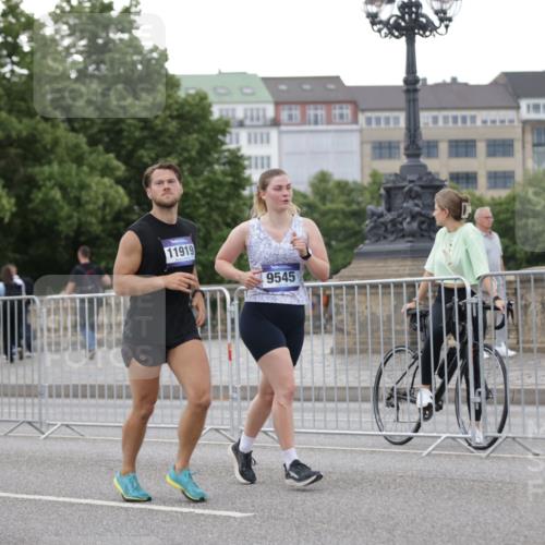 29.06.2025 - hella hamburg halbmarathon Jannik Wohlers http://msf.ph/oto/8152522 29.06.2025 10:52:31 Lombardsbrücke 2146, 2291, 2701, 2988, 3787, 4729, 6135, 6521, 7032, 7681, 7737, 8641, 9545, 10055, 10417, 10568, 10879, 10981, 11520, 11524, 11919, 12127, 12128, 12994, 14009, 14643, 14765, 14807, 14827, 14977, 14979, 15438, 15439, 15867, 16053, 16056, 16156, 16794, 16961, 18205 meine-sportfotos.de