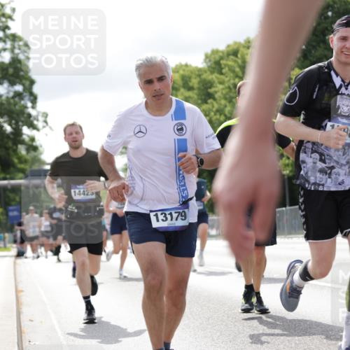 29.06.2025 - hella hamburg halbmarathon Jannik Wohlers http://msf.ph/oto/8152540 29.06.2025 10:15:21 Lombardsbrücke 1440, 2989, 3167, 4007, 4466, 4492, 4494, 5069, 6376, 6576, 7941, 7942, 8746, 9192, 9657, 9675, 10108, 10608, 10775, 11774, 11783, 12469, 13179, 13818, 13951, 14413, 14423, 14550, 14552, 14559, 14630, 15307, 15570, 15710, 15988, 16348, 16606, 16923, 16938, 17350, 18150, 18957 meine-sportfotos.de