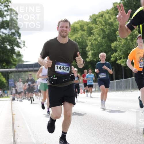 29.06.2025 - hella hamburg halbmarathon Jannik Wohlers http://msf.ph/oto/8152550 29.06.2025 10:15:22 Lombardsbrücke 2989, 3167, 4007, 4466, 4492, 4494, 6376, 6576, 7941, 7942, 8746, 8885, 9192, 9657, 9675, 10108, 10608, 10775, 11774, 11783, 12427, 12469, 13179, 13818, 13951, 14413, 14423, 14550, 14552, 14559, 14630, 15307, 15570, 15710, 15988, 16020, 16348, 16606, 16923, 16938, 17350, 18150, 18957 meine-sportfotos.de