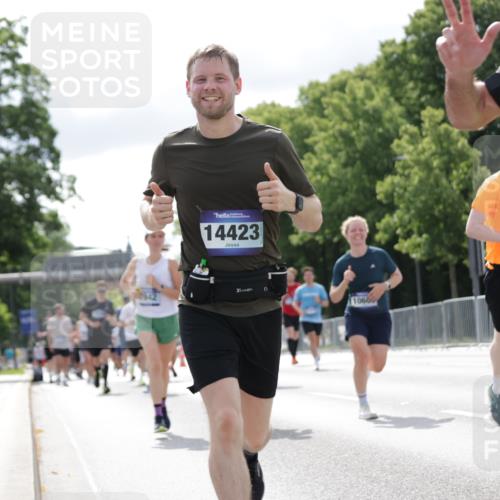 29.06.2025 - hella hamburg halbmarathon Jannik Wohlers http://msf.ph/oto/8152579 29.06.2025 10:15:22 Lombardsbrücke 2989, 3167, 4007, 4466, 4492, 4494, 6376, 6576, 7941, 7942, 8746, 8885, 9192, 9657, 9675, 10108, 10608, 10775, 11774, 11783, 12427, 12469, 13179, 13818, 13951, 14413, 14423, 14550, 14552, 14559, 14630, 15307, 15570, 15710, 15988, 16020, 16348, 16606, 16923, 16938, 17350, 18150, 18957 meine-sportfotos.de