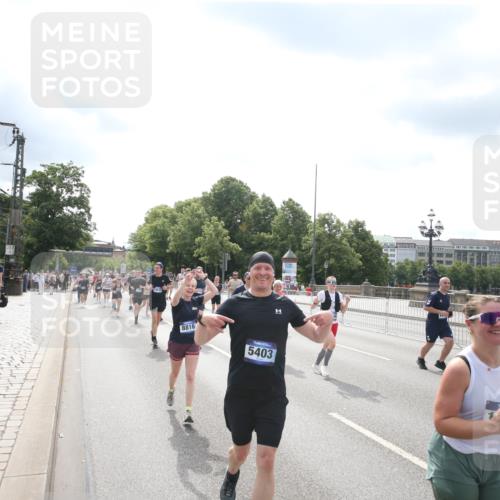 29.06.2025 - hella hamburg halbmarathon Jannik Wohlers http://msf.ph/oto/8152597 29.06.2025 10:42:08 Lombardsbrücke 1150, 1360, 1929, 1957, 1994, 2069, 2134, 2401, 2538, 2580, 2940, 2941, 3605, 3874, 4334, 4778, 4891, 4892, 5403, 5417, 5810, 6120, 6764, 6828, 7040, 7260, 7513, 7557, 7666, 8525, 8526, 8529, 8816, 9980, 10454, 10532, 10872, 10899, 11463, 11550, 11677, 12684, 13241, 13250, 13406, 13776, 14042, 14084, 14170, 14405, 14426, 14468, 14556, 14636, 14769, 15004, 15219, 15221, 15912, 15977, 16215, 16352, 16612 meine-sportfotos.de