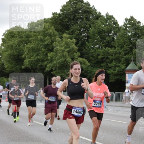 29.06.2025 - hella hamburg halbmarathon Jannik Wohlers http://msf.ph/oto/8152607 29.06.2025 10:52:35 Lombardsbrücke 2146, 2291, 2701, 2988, 3787, 4729, 6135, 6521, 7032, 7681, 7737, 9545, 10055, 10417, 10568, 10661, 10981, 11520, 11524, 11919, 12127, 12128, 13489, 13916, 13917, 14009, 14643, 14765, 14807, 14977, 14979, 16137, 16156, 16794, 16961, 18988 meine-sportfotos.de