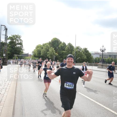 29.06.2025 - hella hamburg halbmarathon Jannik Wohlers http://msf.ph/oto/8152613 29.06.2025 10:42:08 Lombardsbrücke 1150, 1360, 1929, 1957, 1994, 2069, 2134, 2401, 2538, 2580, 2940, 2941, 3605, 3874, 4334, 4778, 4891, 4892, 5403, 5417, 5810, 6120, 6764, 6828, 7040, 7260, 7513, 7557, 7666, 8525, 8526, 8529, 8816, 9980, 10454, 10532, 10872, 10899, 11463, 11550, 11677, 12684, 13241, 13250, 13406, 13776, 14042, 14084, 14170, 14405, 14426, 14468, 14556, 14636, 14769, 15004, 15219, 15221, 15912, 15977, 16215, 16352, 16612 meine-sportfotos.de