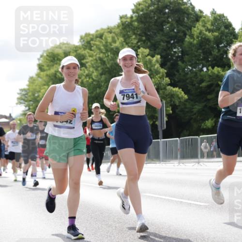 29.06.2025 - hella hamburg halbmarathon Jannik Wohlers http://msf.ph/oto/8152627 29.06.2025 10:15:24 Lombardsbrücke 2989, 3167, 4007, 4466, 4492, 4494, 6376, 6576, 7941, 7942, 8746, 8885, 9192, 9675, 10108, 10608, 11113, 11303, 11478, 11774, 11783, 12427, 12469, 12628, 13179, 13818, 13951, 14423, 14550, 14552, 14559, 14630, 15307, 15570, 15710, 15988, 16020, 16348, 16606, 16923, 17350, 18150, 18641, 18957 meine-sportfotos.de