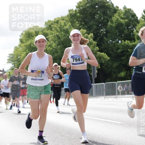 29.06.2025 - hella hamburg halbmarathon Jannik Wohlers http://msf.ph/oto/8152634 29.06.2025 10:15:24 Lombardsbrücke 2989, 3167, 4007, 4466, 4492, 4494, 6376, 6576, 7941, 7942, 8746, 8885, 9192, 9675, 10108, 10608, 11113, 11303, 11478, 11774, 11783, 12427, 12469, 12628, 13179, 13818, 13951, 14423, 14550, 14552, 14559, 14630, 15307, 15570, 15710, 15988, 16020, 16348, 16606, 16923, 17350, 18150, 18641, 18957 meine-sportfotos.de