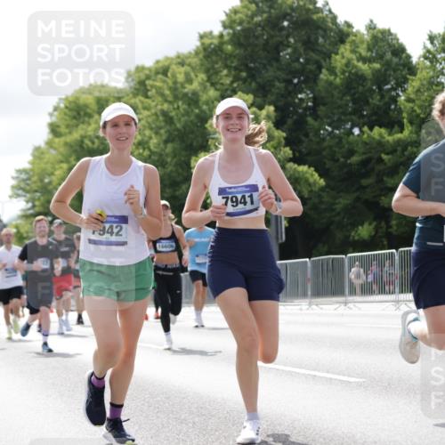 29.06.2025 - hella hamburg halbmarathon Jannik Wohlers http://msf.ph/oto/8152642 29.06.2025 10:15:24 Lombardsbrücke 2989, 3167, 4007, 4466, 4492, 4494, 6376, 6576, 7941, 7942, 8746, 8885, 9192, 9675, 10108, 10608, 11113, 11303, 11478, 11774, 11783, 12427, 12469, 12628, 13179, 13818, 13951, 14423, 14550, 14552, 14559, 14630, 15307, 15570, 15710, 15988, 16020, 16348, 16606, 16923, 17350, 18150, 18641, 18957 meine-sportfotos.de