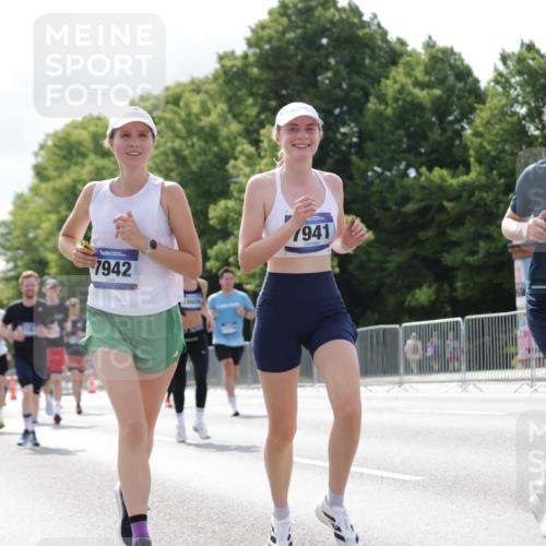 29.06.2025 - hella hamburg halbmarathon Jannik Wohlers http://msf.ph/oto/8152655 29.06.2025 10:15:25 Lombardsbrücke 2076, 2989, 3167, 4007, 4466, 4492, 4494, 6376, 6576, 7897, 7941, 7942, 8746, 8885, 9192, 9675, 10108, 10608, 11113, 11303, 11478, 11774, 11783, 11818, 12427, 12469, 12628, 13179, 13818, 13951, 14423, 14550, 14552, 14559, 14630, 15307, 15570, 15710, 15988, 16020, 16348, 16606, 16923, 17350, 18150, 18641, 18957 meine-sportfotos.de