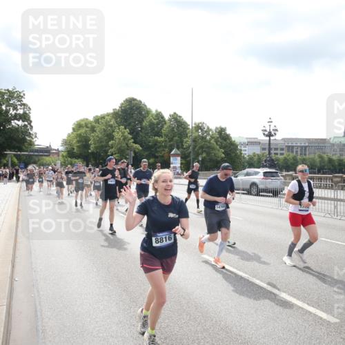 29.06.2025 - hella hamburg halbmarathon Jannik Wohlers http://msf.ph/oto/8152662 29.06.2025 10:42:09 Lombardsbrücke 1150, 1360, 1929, 1957, 1994, 2069, 2134, 2401, 2538, 2580, 2940, 2941, 3605, 3874, 4334, 4778, 4891, 4892, 5403, 5417, 5810, 6120, 6764, 7040, 7260, 7513, 7557, 7666, 8525, 8526, 8529, 8816, 9980, 10454, 10532, 10697, 10872, 10899, 11463, 11550, 11677, 12684, 13241, 13250, 13406, 13776, 14042, 14084, 14170, 14405, 14426, 14468, 14556, 14636, 14769, 15004, 15219, 15221, 15912, 15977, 16215, 16352, 16612 meine-sportfotos.de