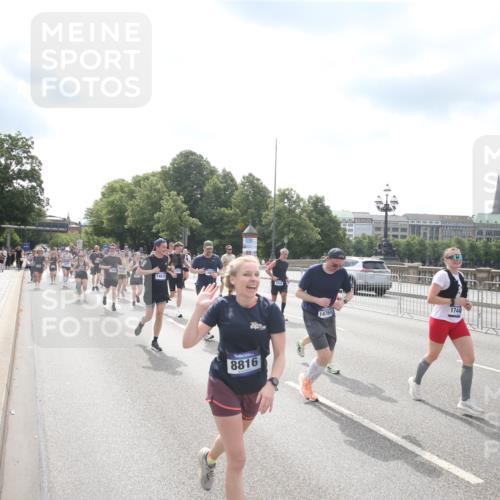 29.06.2025 - hella hamburg halbmarathon Jannik Wohlers http://msf.ph/oto/8152666 29.06.2025 10:42:09 Lombardsbrücke 1150, 1360, 1929, 1957, 1994, 2069, 2134, 2401, 2538, 2580, 2940, 2941, 3605, 3874, 4334, 4778, 4891, 4892, 5403, 5417, 5810, 6120, 6764, 7040, 7260, 7513, 7557, 7666, 8525, 8526, 8529, 8816, 9980, 10454, 10532, 10697, 10872, 10899, 11463, 11550, 11677, 12684, 13241, 13250, 13406, 13776, 14042, 14084, 14170, 14405, 14426, 14468, 14556, 14636, 14769, 15004, 15219, 15221, 15912, 15977, 16215, 16352, 16612 meine-sportfotos.de