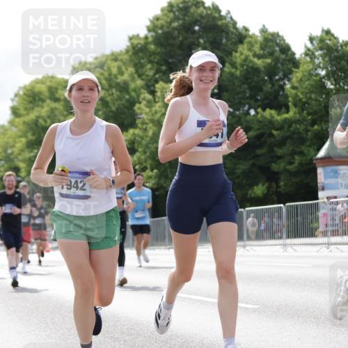 29.06.2025 - hella hamburg halbmarathon Jannik Wohlers http://msf.ph/oto/8152667 29.06.2025 10:15:25 Lombardsbrücke 2076, 2989, 3167, 4007, 4466, 4492, 4494, 6376, 6576, 7897, 7941, 7942, 8746, 8885, 9192, 9675, 10108, 10608, 11113, 11303, 11478, 11774, 11783, 11818, 12427, 12469, 12628, 13179, 13818, 13951, 14423, 14550, 14552, 14559, 14630, 15307, 15570, 15710, 15988, 16020, 16348, 16606, 16923, 17350, 18150, 18641, 18957 meine-sportfotos.de