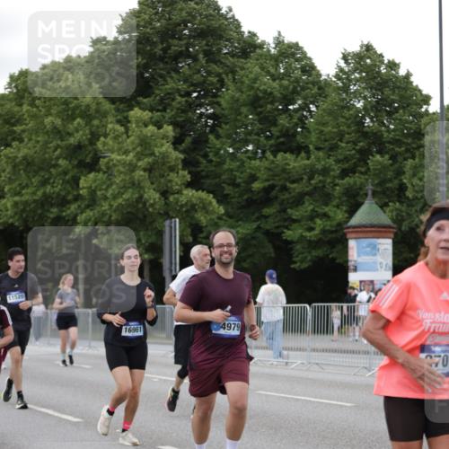29.06.2025 - hella hamburg halbmarathon Jannik Wohlers http://msf.ph/oto/8152669 29.06.2025 10:52:36 Lombardsbrücke 2146, 2291, 2701, 2988, 3787, 4626, 4729, 6135, 6521, 7681, 7737, 9545, 10055, 10417, 10568, 10661, 10981, 11520, 11524, 11919, 12127, 12128, 13489, 13916, 13917, 14009, 14643, 14765, 14807, 14977, 14979, 16137, 16156, 16794, 16961, 18988 meine-sportfotos.de