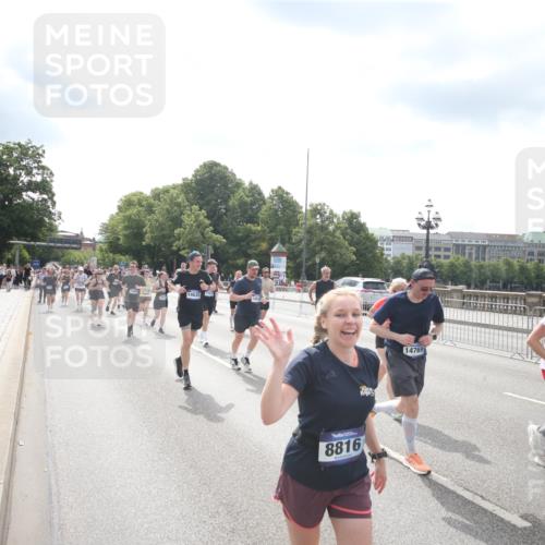 29.06.2025 - hella hamburg halbmarathon Jannik Wohlers http://msf.ph/oto/8152680 29.06.2025 10:42:10 Lombardsbrücke 1150, 1929, 1957, 1994, 2069, 2134, 2401, 2538, 2580, 2940, 2941, 3605, 3874, 4092, 4334, 4778, 4891, 5403, 5417, 5810, 6120, 6764, 7040, 7260, 7513, 7557, 7666, 8525, 8526, 8529, 8816, 9980, 10454, 10532, 10697, 10872, 10899, 11463, 11550, 11677, 12441, 12684, 13241, 13406, 13776, 14042, 14084, 14170, 14426, 14468, 14556, 14636, 14769, 15004, 15219, 15221, 15912, 15977, 16215, 16352, 16612 meine-sportfotos.de