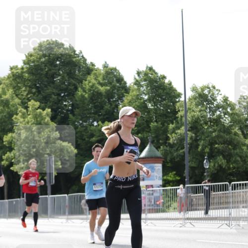29.06.2025 - hella hamburg halbmarathon Jannik Wohlers http://msf.ph/oto/8152682 29.06.2025 10:15:27 Lombardsbrücke 1156, 1651, 2076, 3167, 4007, 5423, 7897, 7941, 7942, 8554, 8746, 8885, 9192, 9675, 9784, 10108, 10608, 11113, 11303, 11478, 11774, 11783, 11818, 12427, 12469, 12628, 13179, 13818, 13951, 14423, 14543, 14550, 14559, 14630, 15570, 15710, 15889, 15988, 16020, 16348, 16606, 16923, 17350, 18150, 18641, 18957 meine-sportfotos.de