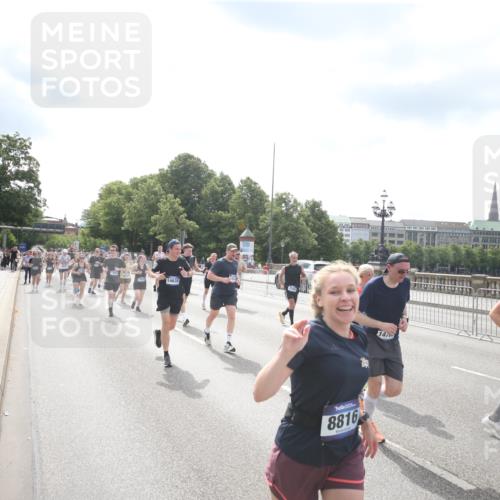 29.06.2025 - hella hamburg halbmarathon Jannik Wohlers http://msf.ph/oto/8152687 29.06.2025 10:42:10 Lombardsbrücke 1150, 1929, 1957, 1994, 2069, 2134, 2401, 2538, 2580, 2940, 2941, 3605, 3874, 4092, 4334, 4778, 4891, 5403, 5417, 5810, 6120, 6764, 7040, 7260, 7513, 7557, 7666, 8525, 8526, 8529, 8816, 9980, 10454, 10532, 10697, 10872, 10899, 11463, 11550, 11677, 12441, 12684, 13241, 13406, 13776, 14042, 14084, 14170, 14426, 14468, 14556, 14636, 14769, 15004, 15219, 15221, 15912, 15977, 16215, 16352, 16612 meine-sportfotos.de