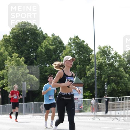 29.06.2025 - hella hamburg halbmarathon Jannik Wohlers http://msf.ph/oto/8152688 29.06.2025 10:15:27 Lombardsbrücke 1156, 1651, 2076, 3167, 4007, 5423, 7897, 7941, 7942, 8554, 8746, 8885, 9192, 9675, 9784, 10108, 10608, 11113, 11303, 11478, 11774, 11783, 11818, 12427, 12469, 12628, 13179, 13818, 13951, 14423, 14543, 14550, 14559, 14630, 15570, 15710, 15889, 15988, 16020, 16348, 16606, 16923, 17350, 18150, 18641, 18957 meine-sportfotos.de