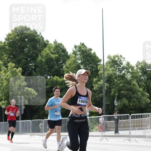 29.06.2025 - hella hamburg halbmarathon Jannik Wohlers http://msf.ph/oto/8152701 29.06.2025 10:15:27 Lombardsbrücke 1156, 1651, 2076, 3167, 4007, 5423, 7897, 7941, 7942, 8554, 8746, 8885, 9192, 9675, 9784, 10108, 10608, 11113, 11303, 11478, 11774, 11783, 11818, 12427, 12469, 12628, 13179, 13818, 13951, 14423, 14543, 14550, 14559, 14630, 15570, 15710, 15889, 15988, 16020, 16348, 16606, 16923, 17350, 18150, 18641, 18957 meine-sportfotos.de