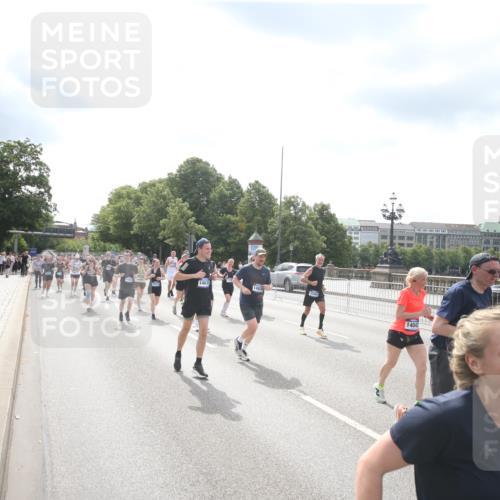 29.06.2025 - hella hamburg halbmarathon Jannik Wohlers http://msf.ph/oto/8152706 29.06.2025 10:42:10 Lombardsbrücke 1150, 1929, 1957, 1994, 2069, 2134, 2401, 2538, 2580, 2940, 2941, 3605, 3874, 4092, 4334, 4778, 4891, 5403, 5417, 5810, 6120, 6764, 7040, 7260, 7513, 7557, 7666, 8525, 8526, 8529, 8816, 9980, 10454, 10532, 10697, 10872, 10899, 11463, 11550, 11677, 12441, 12684, 13241, 13406, 13776, 14042, 14084, 14170, 14426, 14468, 14556, 14636, 14769, 15004, 15219, 15221, 15912, 15977, 16215, 16352, 16612 meine-sportfotos.de