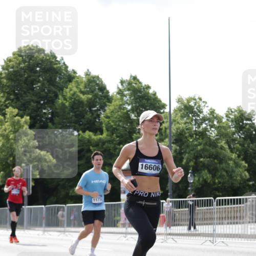 29.06.2025 - hella hamburg halbmarathon Jannik Wohlers http://msf.ph/oto/8152713 29.06.2025 10:15:27 Lombardsbrücke 1156, 1651, 2076, 3167, 4007, 5423, 7897, 7941, 7942, 8554, 8746, 8885, 9192, 9675, 9784, 10108, 10608, 11113, 11303, 11478, 11774, 11783, 11818, 12427, 12469, 12628, 13179, 13818, 13951, 14423, 14543, 14550, 14559, 14630, 15570, 15710, 15889, 15988, 16020, 16348, 16606, 16923, 17350, 18150, 18641, 18957 meine-sportfotos.de