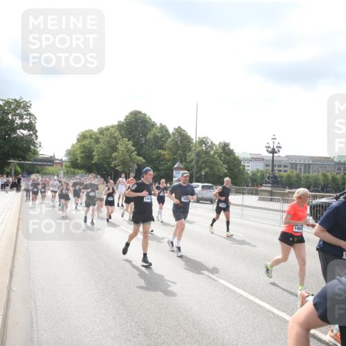 29.06.2025 - hella hamburg halbmarathon Jannik Wohlers http://msf.ph/oto/8152714 29.06.2025 10:42:10 Lombardsbrücke 1150, 1929, 1957, 1994, 2069, 2134, 2401, 2538, 2580, 2940, 2941, 3605, 3874, 4092, 4334, 4778, 4891, 5403, 5417, 5810, 6120, 6764, 7040, 7260, 7513, 7557, 7666, 8525, 8526, 8529, 8816, 9980, 10454, 10532, 10697, 10872, 10899, 11463, 11550, 11677, 12441, 12684, 13241, 13406, 13776, 14042, 14084, 14170, 14426, 14468, 14556, 14636, 14769, 15004, 15219, 15221, 15912, 15977, 16215, 16352, 16612 meine-sportfotos.de