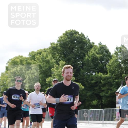 29.06.2025 - hella hamburg halbmarathon Jannik Wohlers http://msf.ph/oto/8152725 29.06.2025 10:15:28 Lombardsbrücke 1156, 1651, 2076, 3167, 4007, 5423, 7897, 7941, 7942, 8554, 8746, 8885, 9192, 9675, 9784, 10108, 10608, 11113, 11303, 11478, 11774, 11783, 11818, 12427, 12469, 12628, 13179, 13818, 13951, 14423, 14543, 14550, 14559, 14630, 15570, 15710, 15889, 15988, 16020, 16348, 16606, 16923, 17350, 18150, 18641, 18957 meine-sportfotos.de