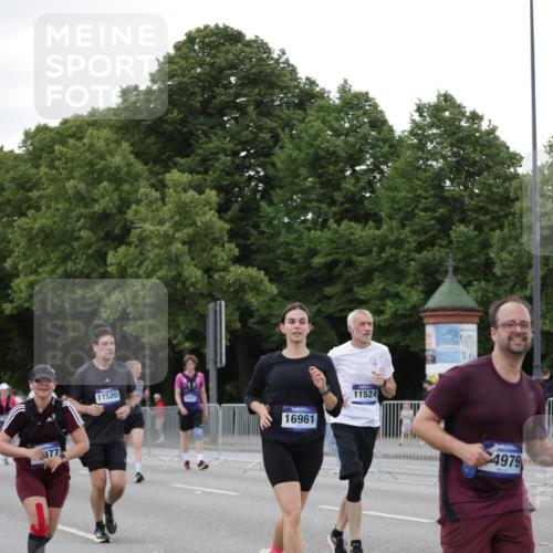 29.06.2025 - hella hamburg halbmarathon Jannik Wohlers http://msf.ph/oto/8152726 29.06.2025 10:52:37 Lombardsbrücke 2146, 2291, 2701, 2988, 3787, 4626, 4729, 6135, 6521, 7681, 7737, 9545, 10055, 10417, 10568, 10661, 10981, 11520, 11524, 11919, 12127, 12128, 13489, 13916, 13917, 14643, 14765, 14807, 14977, 14979, 16137, 16156, 16961, 18988 meine-sportfotos.de